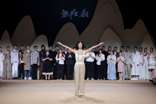 穿越时空的美学对话:红都“宋雅集裳”系列服装正式发布 配图18