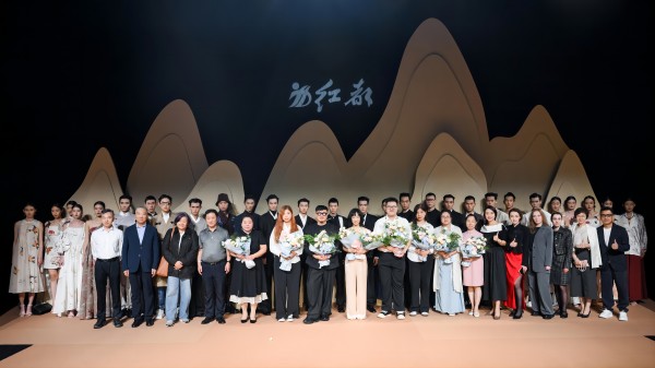 穿越时空的美学对话:红都“宋雅集裳”系列服装正式发布 配图20