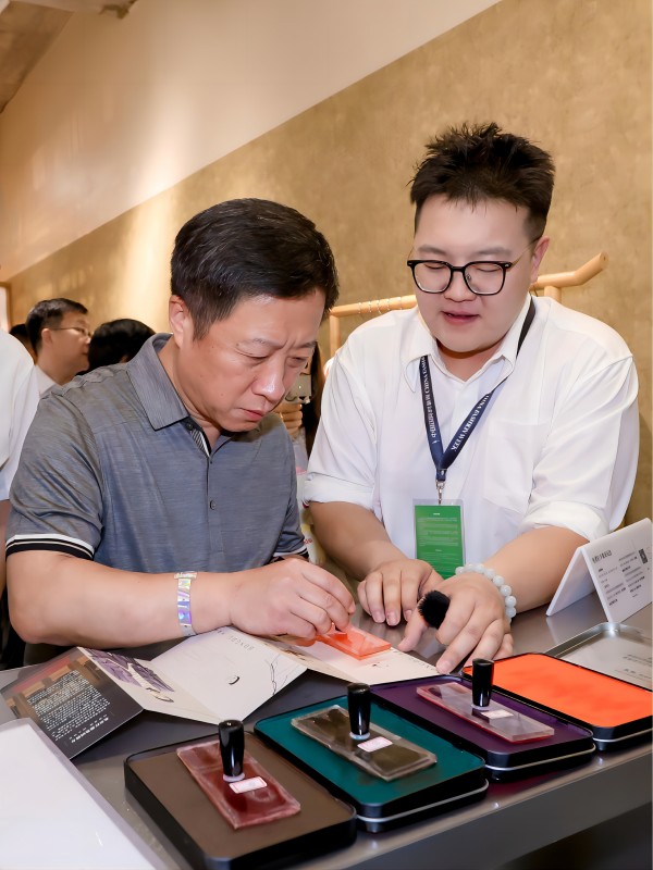穿越时空的美学对话:红都“宋雅集裳”系列服装正式发布 配图25