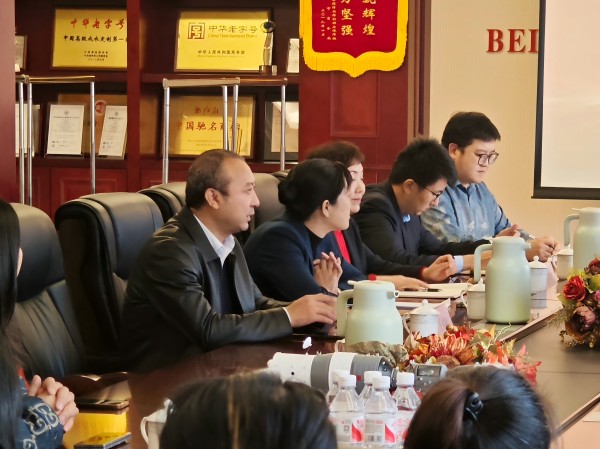 红都携手多家企业 开启面料合作新纪元 配图2