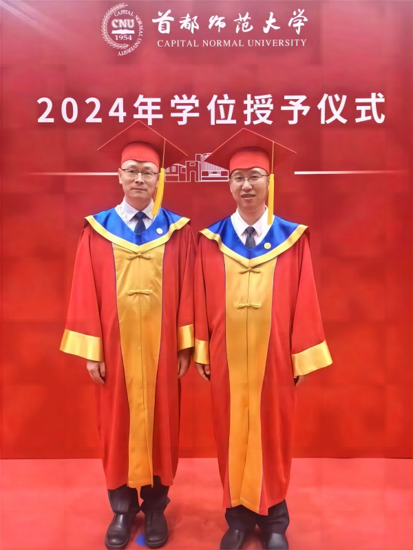 红都技艺为首都师范大学“红袍天团”礼服增辉 配图5