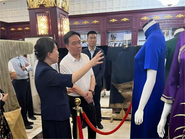 教育部部分党员赴红都参观 共话党建与品牌文化融合发展 配图3