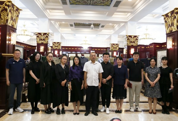 百年京式旗袍文化艺术展亮相红都 配图2