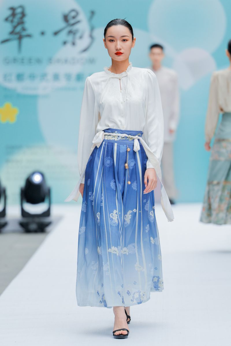 “翠·影——红都中式美学新主张”艺术展盛大开幕 配图15