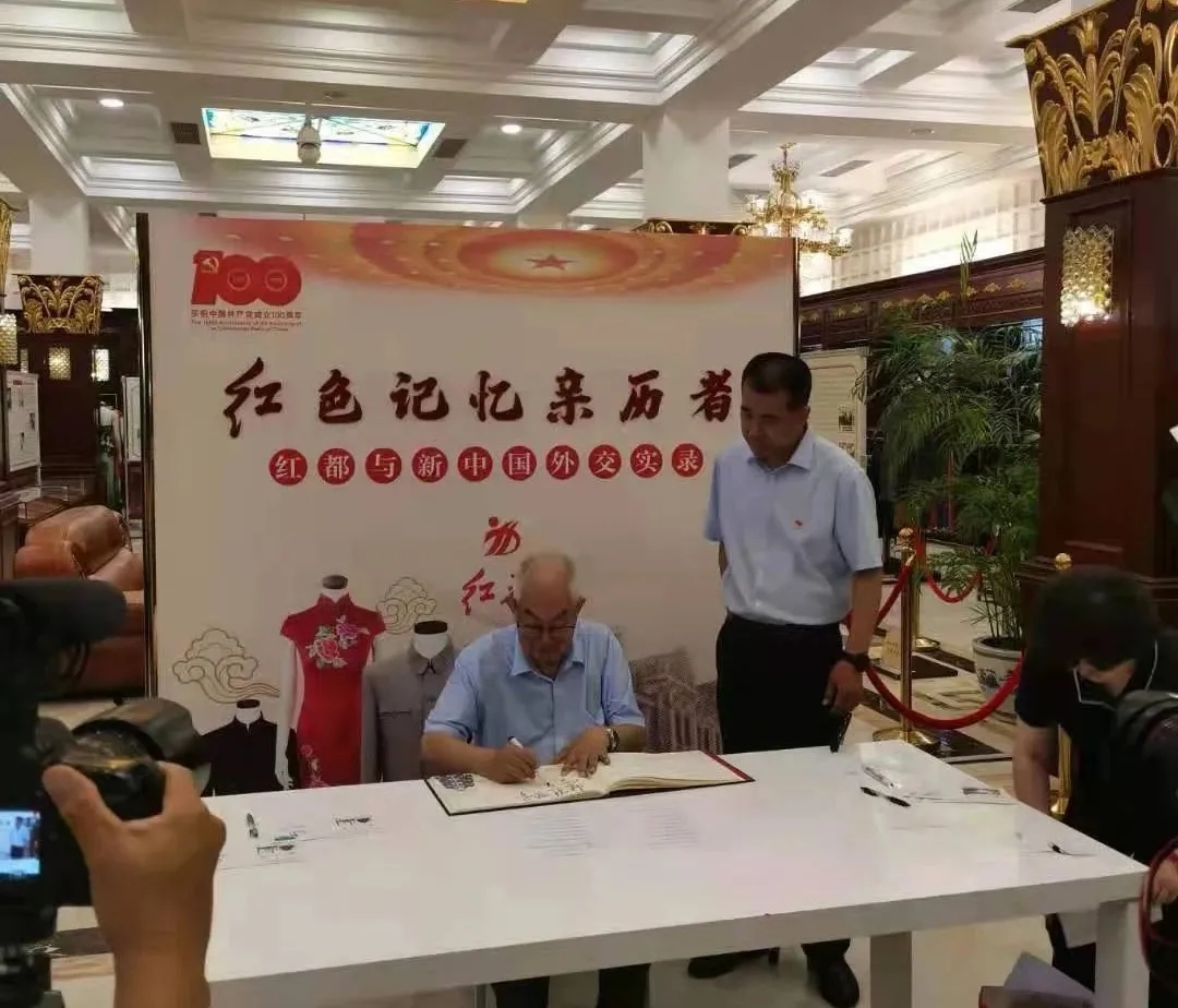 (转发)中国应该有自己着装的立意和立言——徐贻聪 配图2