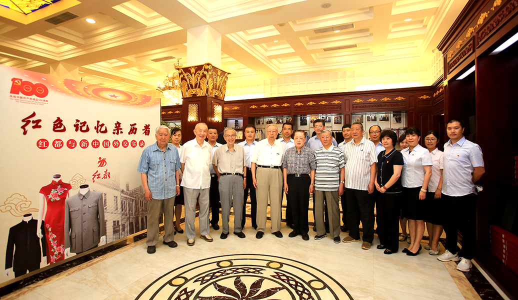 弘扬中国文化 服装见证友谊——红色记忆亲历者特展外交官活动纪实