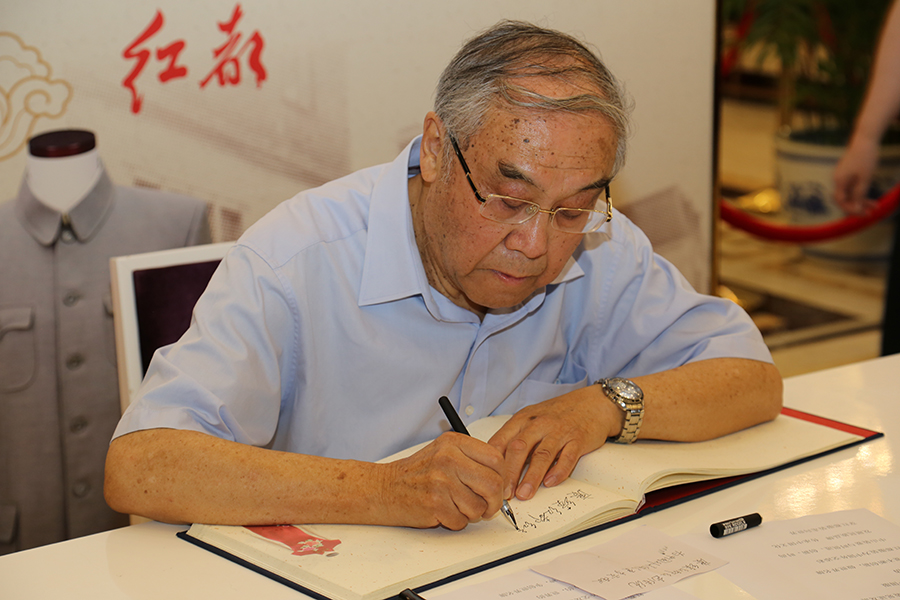 弘扬中国文化 服装见证友谊——红色记忆亲历者特展外交官活动纪实 配图5