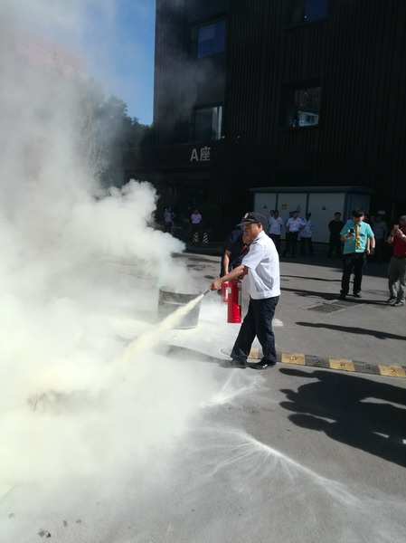 1545706266647646.jpg 红都阳光物业分公司夏季消防演练 配图2